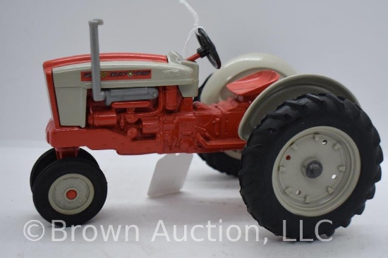 Ford 901 Select-O-Speed die-cast tractor, 1:16 scale