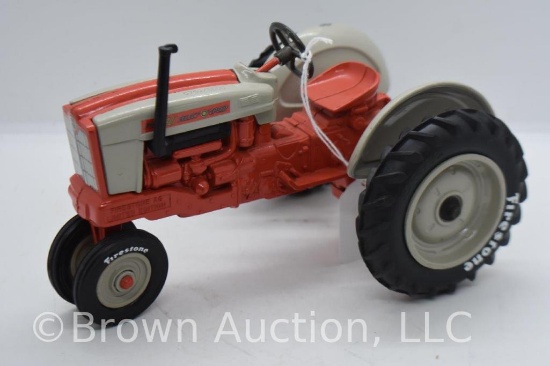 Ford 901 Select-O-Speed die-cast tractor, 1:16 scale