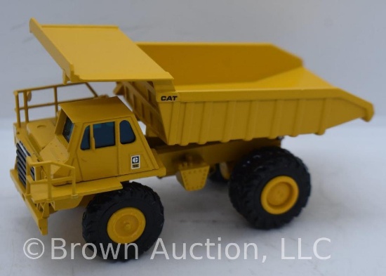 Cat 769C Dump Truck die-cast model, 1:50 scale