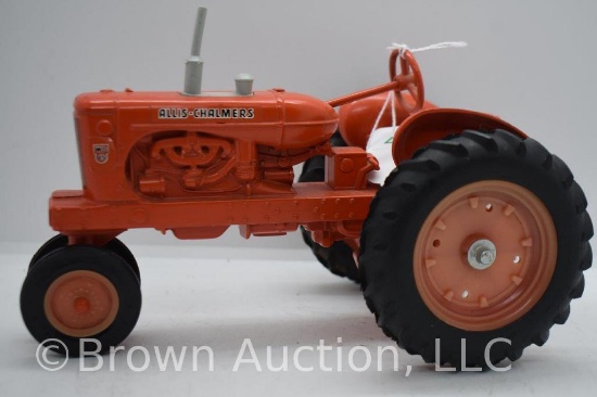 Allis-Chalmers WD45 die-cast tractor, 1:16 scale