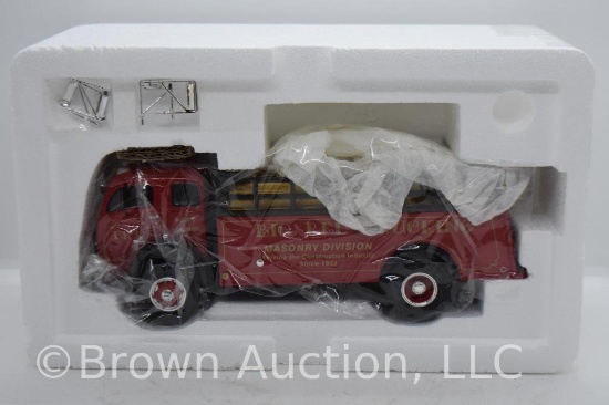 1953 White 3000 Truck with Stake Body die-cast model, 1:34 scale