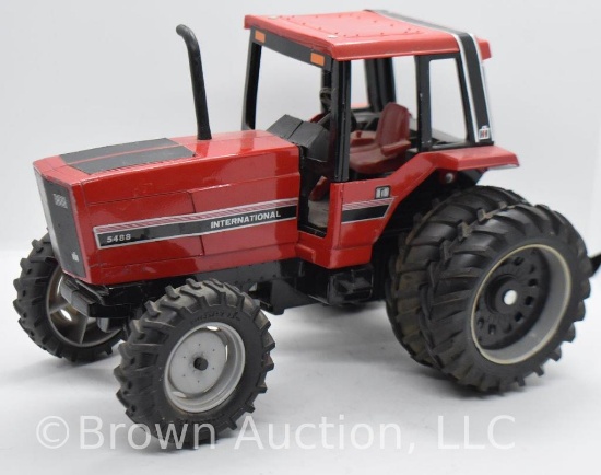 International 5488 die-cast tractor, 1:16 scale