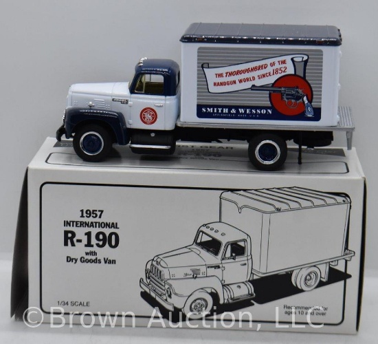1957 International R-190 Dry Goods Van, die-cast, 1:34 scale