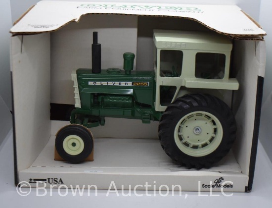 Oliver 2255 die-cast tractor, 1:16 scale