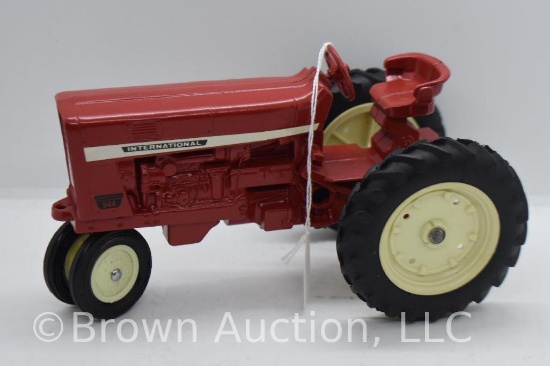 Farmall 544 die-cast tractor, 1:16 scale