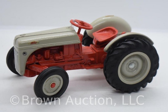 Ford die-cast tractor, 1:16 scale