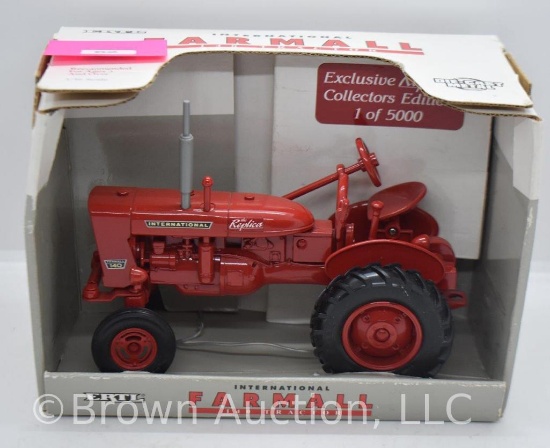 Farmall 140 die-cast tractor, 1:16 scale