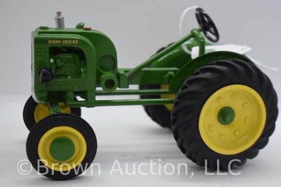 John Deere Model LA die-cast tractor, 1:16 scale