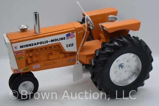 Minneapolis-Moline G850 die-cast tractor, 1:16 scale