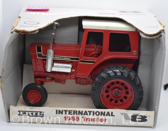 International 1568 die-cast tractor, 1:16 scale