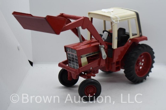 International 1586 die-cast tractor w/ front-end loader, 1:16 scale
