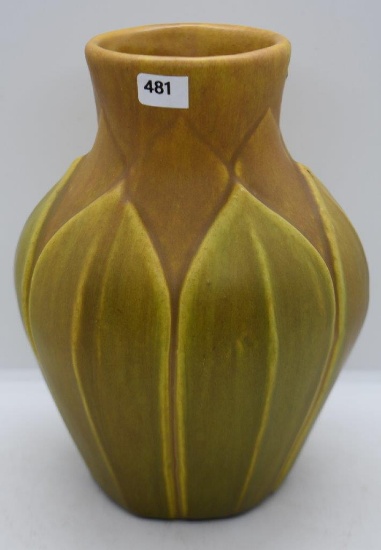 Roseville Early Velmoss 130-8" vase