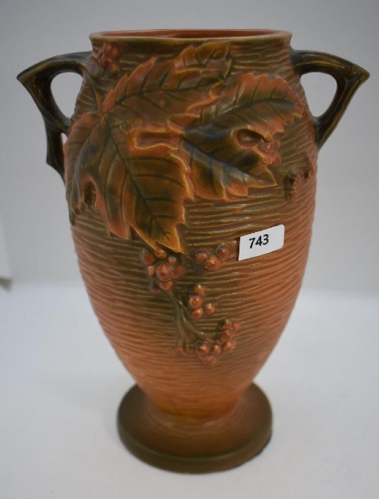Roseville Bushberry 35-9" vase, brown