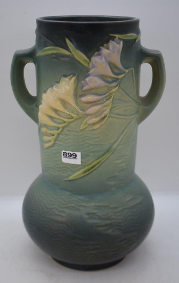 Roseville Freesia 126-10" vase, green