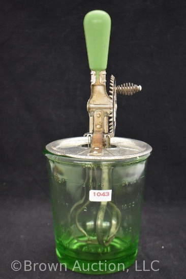 Green Depression glass 4-cup measuring jar/egg beater