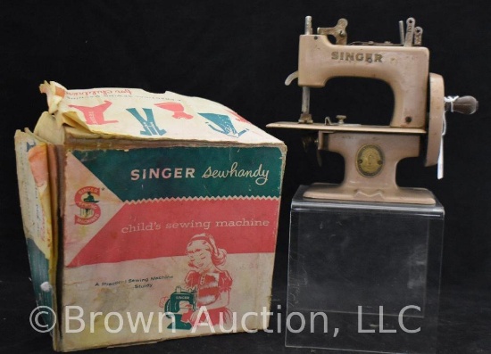 Singer Sewhandy Model 20 Child's Sewing Maching with original box