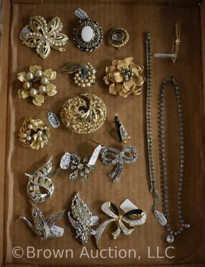 Assortment of jewelry incl. rhinestone pins, bracelet, necklace, etc.