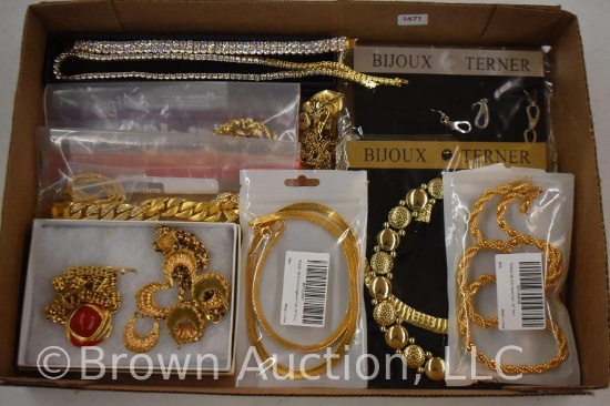 Assortment of jewelry - necklaces (many gold colored, some 18K)