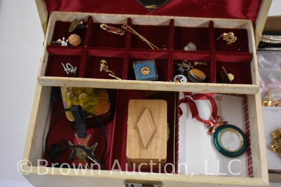 Jewelry box w/assortment of jewelry (mostly tie tacks)