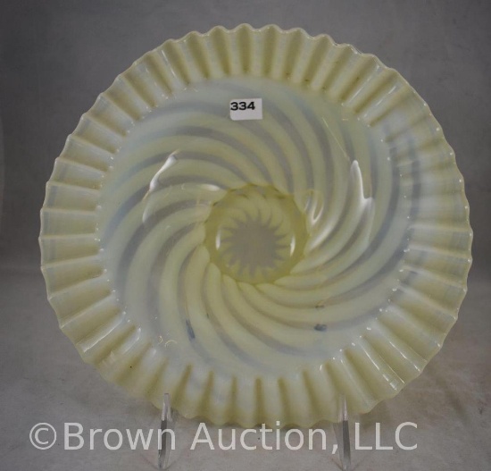 Vaseline opalescent Swirl 9.5"d bowl