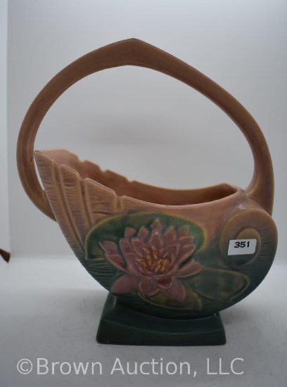 Roseville Water Lily 381-10" basket, pink/green