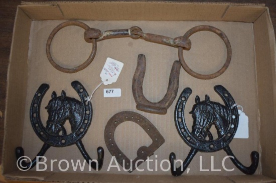Assortment of CI horse head 2-hook coat hooks, horseshoes and iron horse bit