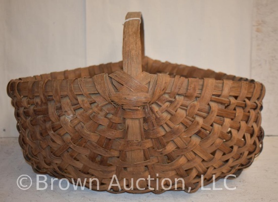 Large vintage wicker basket, large weave