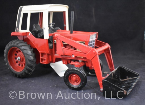 International 1586 die-cast metal tractor w/front end loader