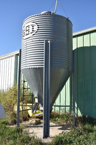 Gsi Overhead Hopper Bulk Feed Tank, Approx. 175 Bushel/4. 25 Ton Capacity **buyer's Responsibility