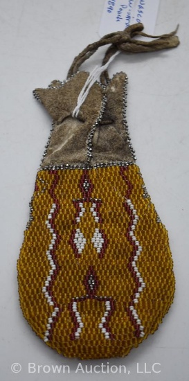 1890 Native American Wasco-Wishram beaded pouch