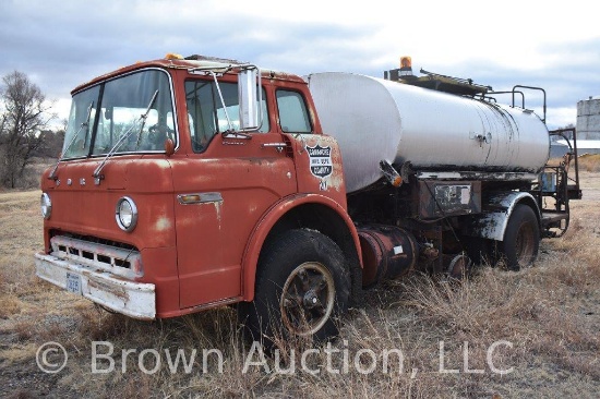 Ford 8000 cabover Oil Overlay Truck