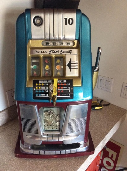 Mills Black Beauty 10 cent slot machine with keys.
