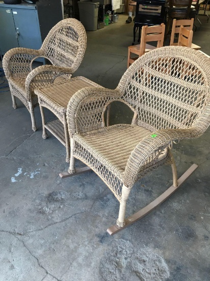 Wicker Patio Set. End table. 20"tall x 20"wide