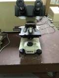 Wesco illuminated microscope with 2 extra lenses