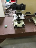 Wesco illuminated microscope with 2 extra lenses