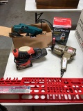 Impact gun, bottle jack, sander, die grinder and tool rack, 5 pieces