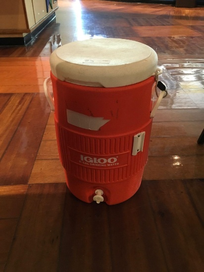 Igloo 5 gallon water jug