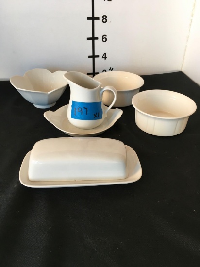 White China, assorted pieces and brands, 6 pieces