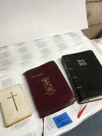 Vintage Holy Bibles & The Book Of Common Prayer Hymns A&M