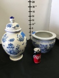 Blauw Delftz Vase with lid and no markings vase