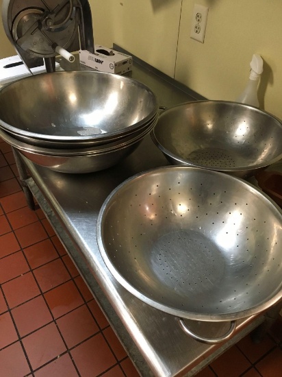 ( 5 ) Stainless steel 19" mixing bowls & ( 2 ) 16" Strainers
