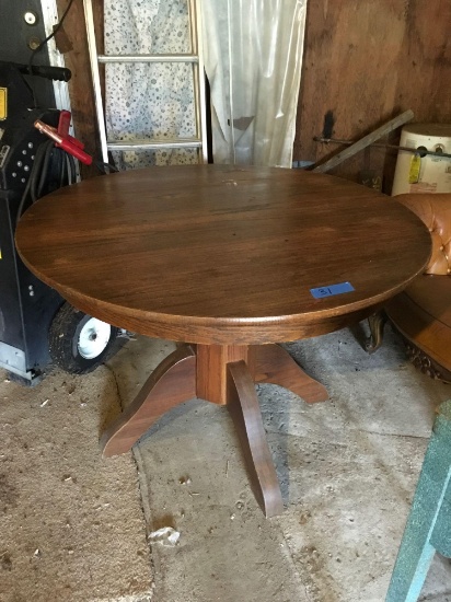 Vintage round table (area 2)