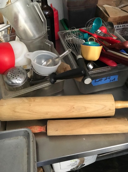Lot Assorted kitchen utensils