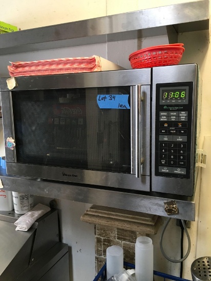 Magic Chef microwave , 120 volts, works