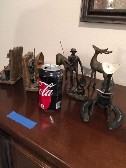 Lot. Decorative items