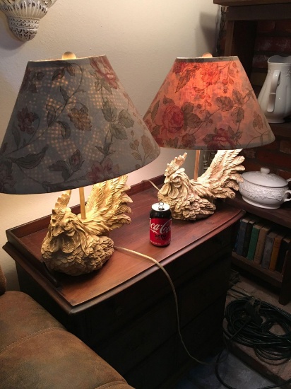 Set. 21" Decorative rooster lamps with shades