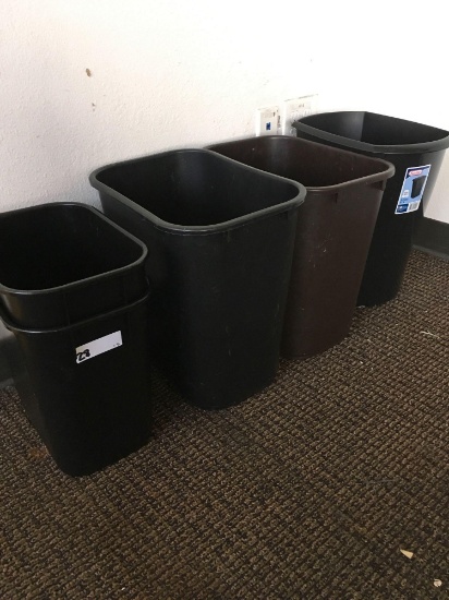 Assorted size trash cans . 5 pieces