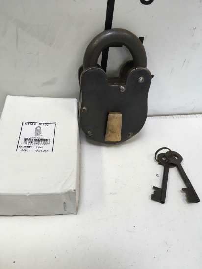 New metal. 5" pad lock with keys .