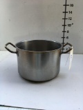 Stainless steel stock pot, 8 qt