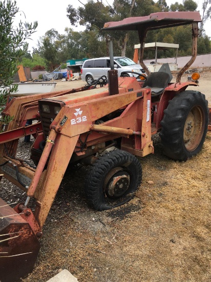 1045 Massey Ferguson tractor. Does Not Run,. ( BILL OF SALE ONLY )